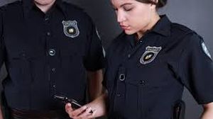 O polițistă și-a spionat familia, iar acum este anchetată de procurorii DIICOT.