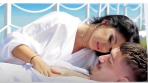 Elena Ionescu de la Survivor, atingeri senzuale cu Emanuel Neagu