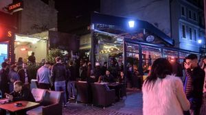 Culmea prostiei: a tușit intenționat spre clienții unui restaurant și ulterior a fost arestat