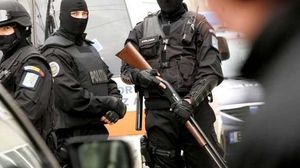 Maneliști tâlhăriți de clanul Duduienilor. 100 de polițiști au descins peste interlopi