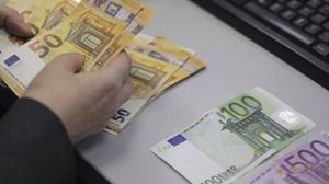 Situație de-a râsul-plânsul la o bancă românească! Declarația halucinantă a unui client după ce a vrut să-și retragă banii din cont: ”Probabil că îmi voi face damblaua și mă voi...”