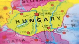 Ungaria închide frontierele