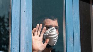 Noul virus, mai periculos în interior