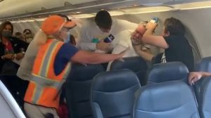 Bătaie în avion între pasageri