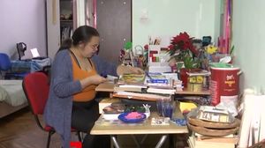 Familiile numeroase consideră lecțiile online o provocare