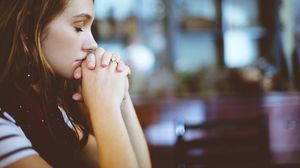 Rugăciune către Maica Domnului pe care s-o spui dimineața, înainte să te dai jos din pat