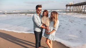 Christina Perri alături de soțul ei și fiica lor, Carmella 