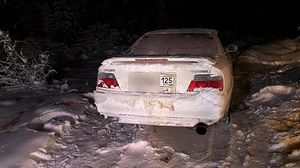 Un tânăr de 18 ani a înghețat până la moarte, în propria mașină