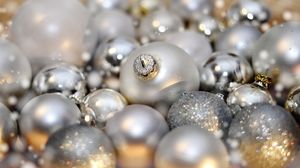 De ce se pun globuri în bradul de Crăciun