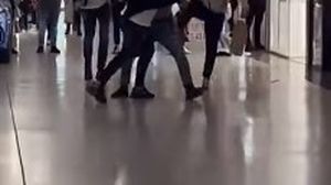 Bateie la un mall din Craiova