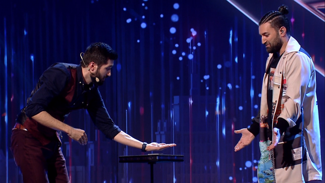 Sylar, mentalistul care l-a folosit pe Smiley drept asistent la Românii au Talent, sezonul 11.