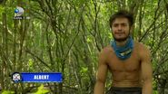 Sindy de la Survivor România i-a căzut cu tronc lui Albert Oprea