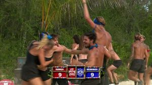 Războinicii câștigă jocul de recompensă, după ce ajung la ștafetă