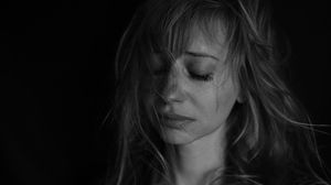 O tânără violată de alți cinci băieți și-a pus capăt zilelor 