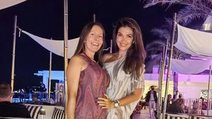 Alina Pușcaș, fotografie cu mâna pe burtica de gravidă, pentru fani