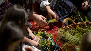 Marți seara, 23 iunie 2021, fetele nemăritate își visează ursitul