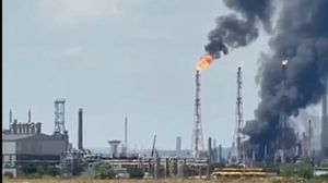 Un incendiu puternic a izbucnit la Rafinăria Petromidia din Năvodari, după o explozie. Două persoane au fost rănite, iar Planul Roșu a fost activat