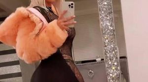 O influenceriță a cheltuit 7.000 de lire pentru a avea un posterior perfect, însă rezultatul nu a fost chiar cel visat