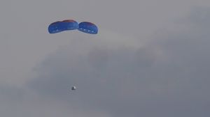 Jeff Bezos a revenit din călătoria în spațiu!