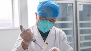 OMS monitorizează o nouă variantă a coronavirusului. Varianta ”Mu” a fost descoperită în Columbia