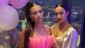 Poți să ghicești cine e mama și cine e fiica? Cele două au rupt internetul în două