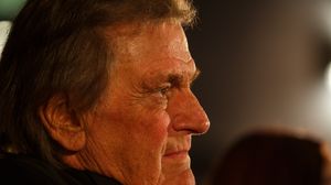 Florin Piersic a plâns de durere în cimitir, în ziua în care a împlinit 86 de ani! L-a condus pe ultimul drum: "În loc să petrec, îi fac înmormântarea"