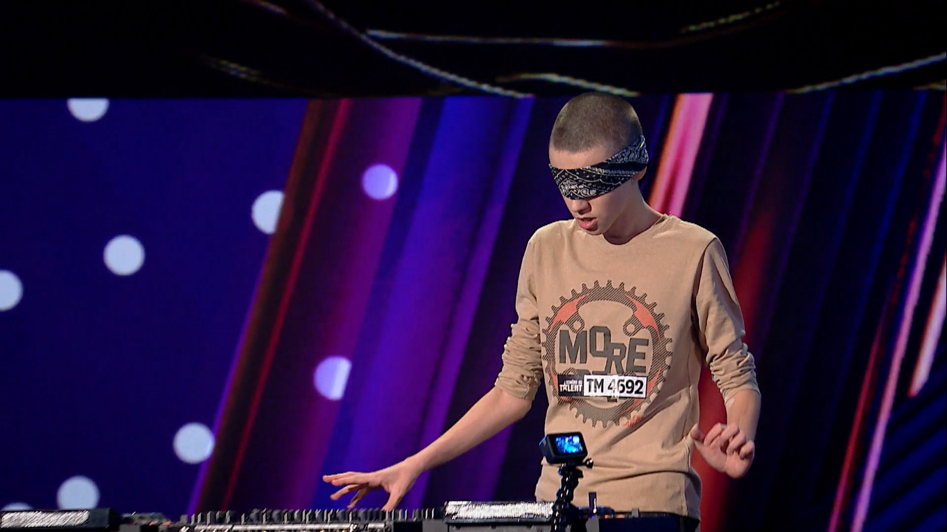 DJ Hugo Arthur a făcut show la Românii au Talent, sezonul 12