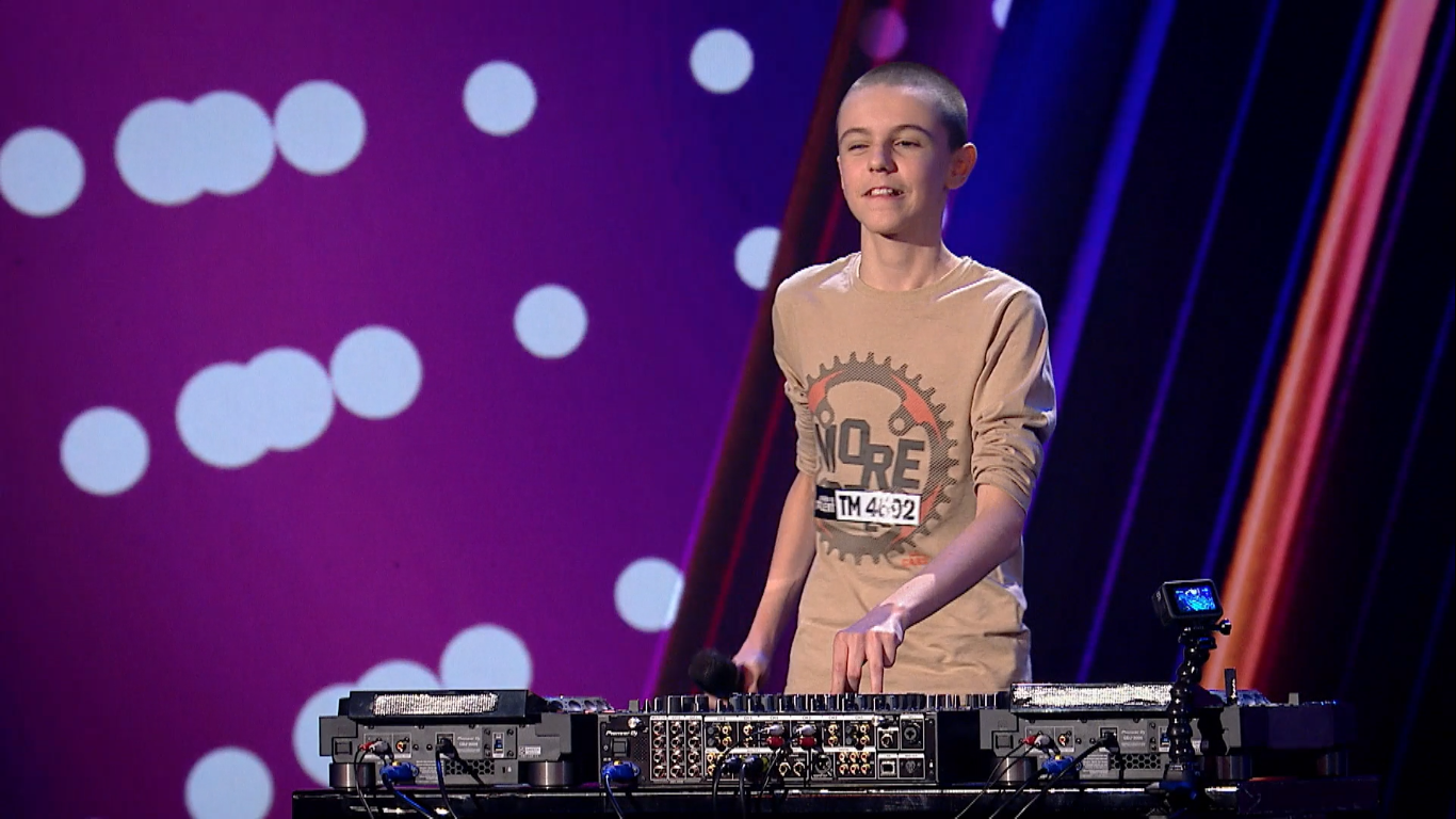 DJ Hugo Arthur a făcut show la Românii au Talent, sezonul 12