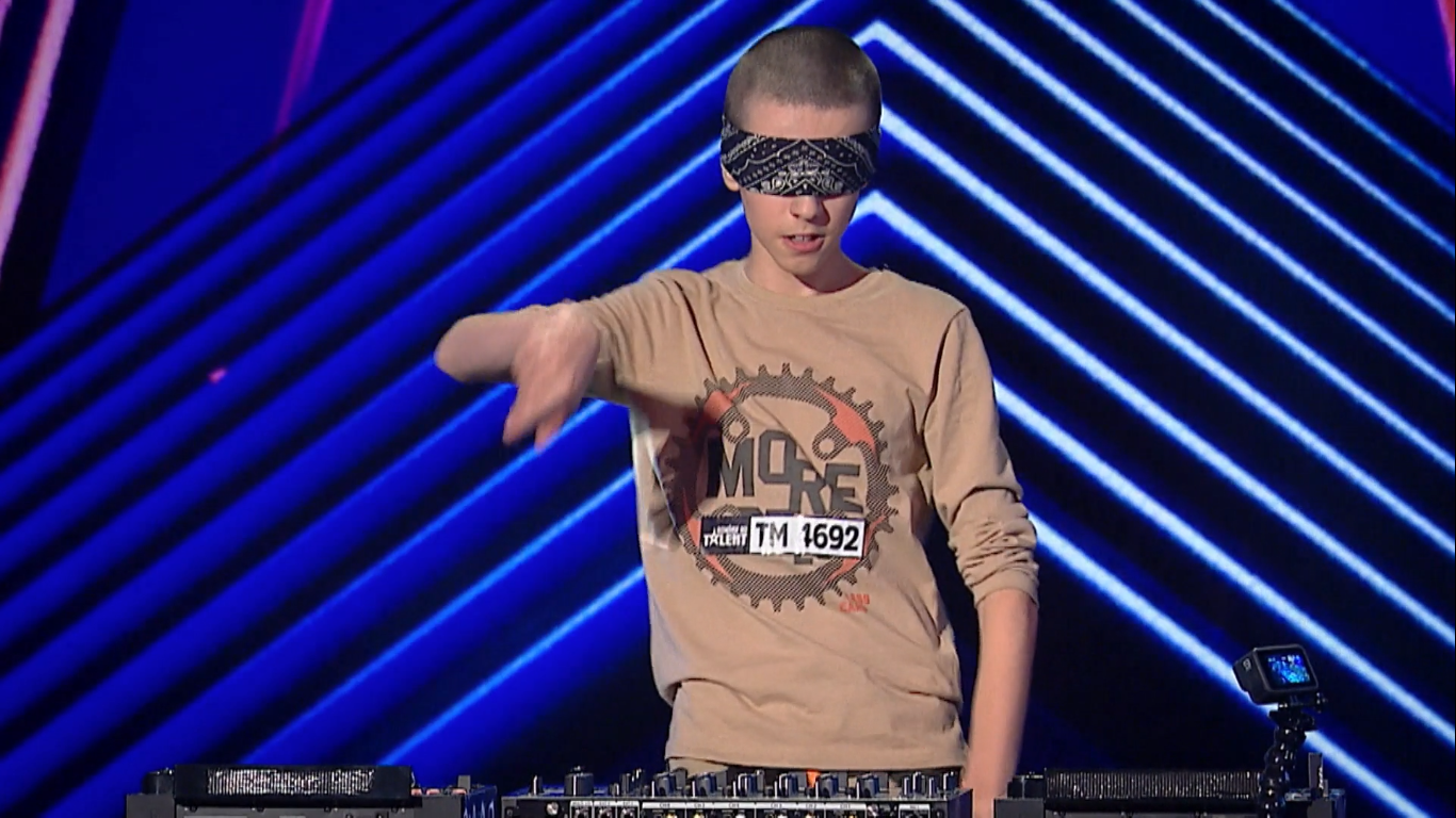 DJ Hugo Arthur a făcut show la Românii au Talent, sezonul 12