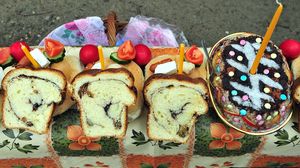 Moșii de florii . Ce se dă de pomană în Sâmbăta lui Lazăr 