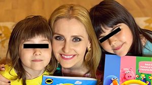 Alina Sorescu și cele două fiice 