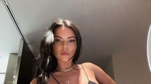 Inna, cea mai îndrăzneață apariție de până acum! Artista a ales cel mai provocator costum de baie din garderobă