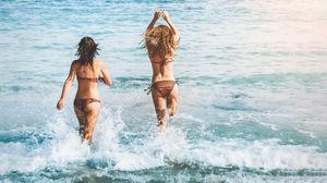 plimbarea in bikini interzisa italia 