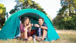 Sfaturi pentru o călătorie cu cortul. De ce ai nevoie atunci când stai la cort