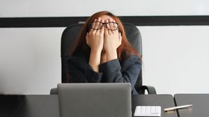 Cum recunoști sindromul burnout de care suferă tot mai mulți oameni și cum te poți vindeca