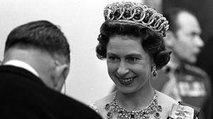 Înmormântarea Reginei Elisabeta a II-a. Ce ținută trebuie să adopte participanții la ceremonie