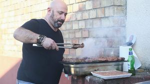 Cum a ajuns Chef Cătălin Scărlătescu bucătar. „Erai obligat să treci prin toate departamentele din subsolul bucătăriei (manipulare marfă, curăţenie, curăţat legume etc.)”