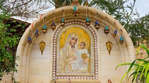 Acoperământul Maicii Domnului. Ce se dă de pomană