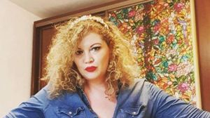 Oana Lis, decolteu răvășitor cu zâmbetul până la urechi! Soția fostului edil și-a reluat vechile obiceiuri