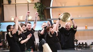 Chefi la cuţite 2022. Cine sunt concurenţii rămaşi în echipa lui chef Cătălin Scărlătescu în sezonul 10