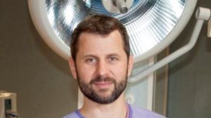 Imagini dureroase de la înmormântarea lui Călin Doboș! Vedetele și-au luat rămas bun de la medicul estetician. Cum și-a făcut apariția Bianca Drăgușanu?