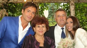 Radu Vâlcan, Adela Popescu și părinții ei 