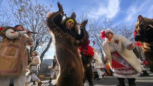 Tradiții de Crăciun din inima Maramureșului. În ce constă „Jocul Moșilor”