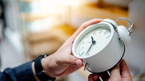 Când trecem la ora de vară în 2023. Află care este cea mai scurtă noapte