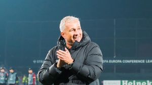 Dan Petrescu, cuprins de fericire după victoria cu Farul