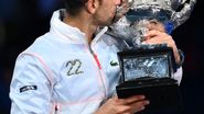 VIDEO Djokovic a plâns minute în şir după finala de la Australian Open. Ce a făcut imediat după ce l-a învins pe Tsitsipas