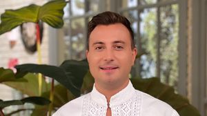 Cine este Valentin Sanfira. Biografie: Vârstă, studii, carieră, familie. Prin ce greutăți a trecut artistul în copilărie. „Când eram mic, mergeam desculţ”