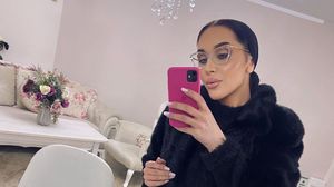 dana roba, flori, cadou, persoana misterioasa