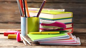 Ajutor de la stat 2023. Ce elevi vor primi 500 de lei pentru rechizite și uniformă în anul școlar 2023-2024