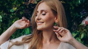 alina sorescu, fericire, piesa, postare